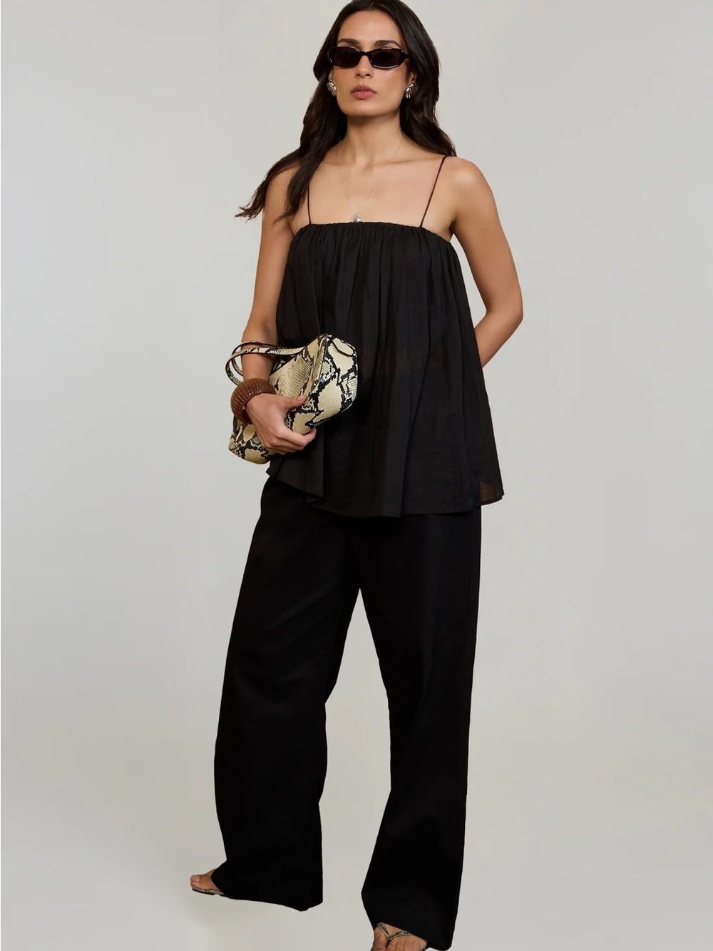 Summer away Andy Black Spaghetti Strap Pleated Top